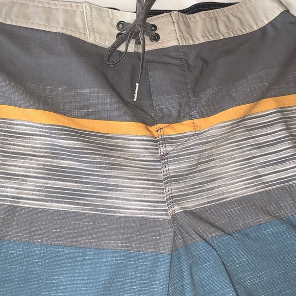 Gently Loved Hang Ten Boy Swim Shorts - Picture 3 of 7